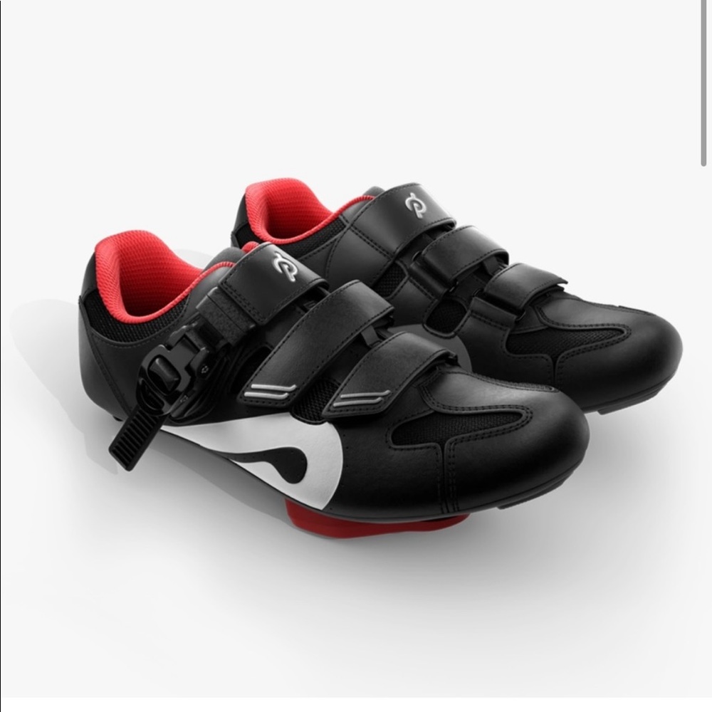 Great condition used Peloton brand Indoor Cycling Shoes with Cleats size 39/8 US